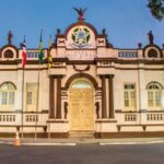 Quatro estudantes ficam feridos após piso ceder na prefeitura de Cruz das Almas